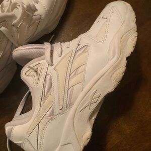 Reebok size 11 white tennis shoes